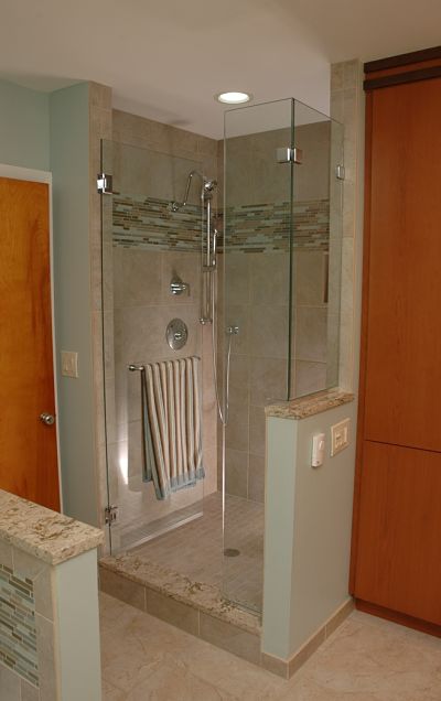 walk-in-shower-with-glass-surround