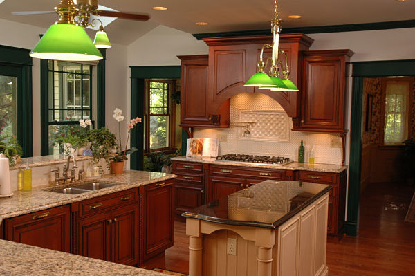 traditional-style-kitchen-with-granite-counters