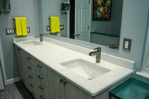 double-vanity-with-quartz-countertop