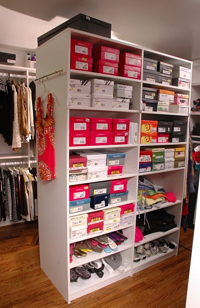 walk-in-closet-with-shoe-shelving
