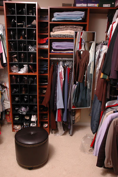 walk-in-closet-with-mirror