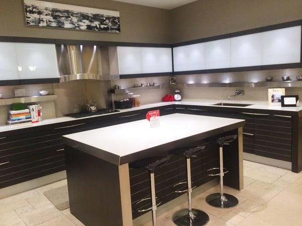 Horizonal lines in this contemporary display kitchen at The Merchandise Mart showroom in Chicago help bring a cozy vibe to the minimal modern design elements.