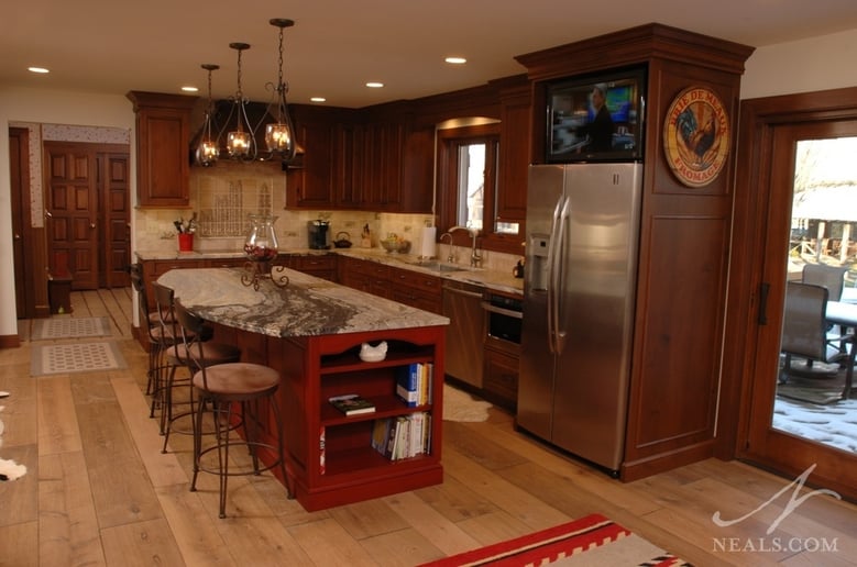Rustic and refined L-shaped kitchen in Maineville.