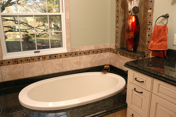 master bath with soaking tub