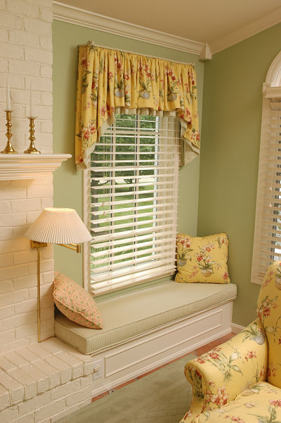 living room window seat