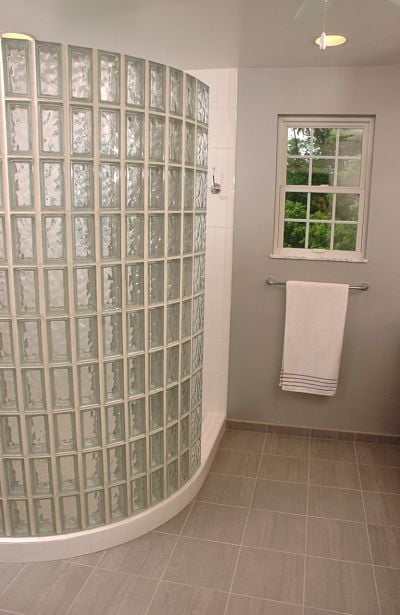walk-in-shower-with-curved-glass-block-wall