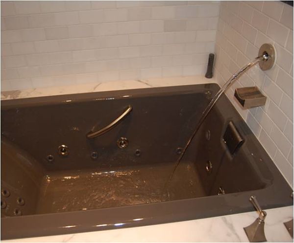 Kohler-tub-with-grab-bar