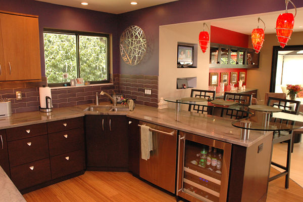 Kitchen with contrasting colors