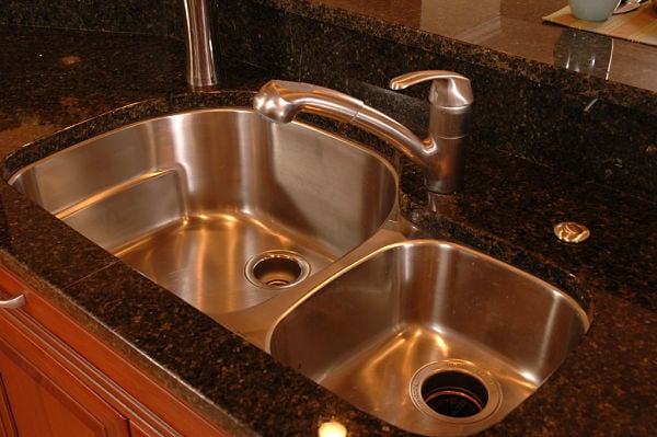 universal kitchen sink faucet