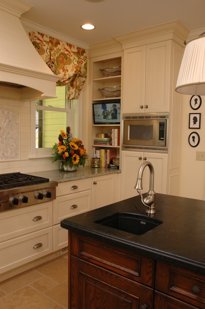 Custom Kitchen Cabinets