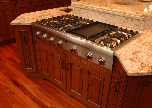 Gas range on tiered island