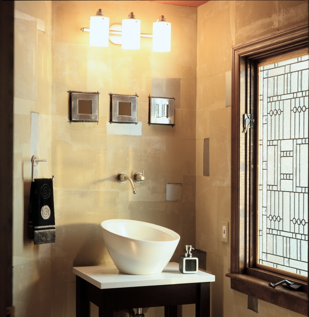 9 Great Design Ideas for Half Baths and Powder Rooms