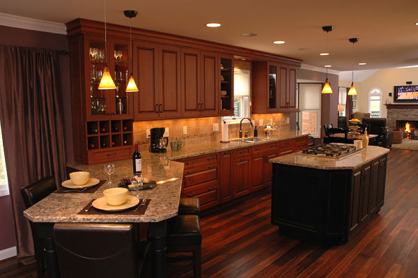 Two-tone kitchen cabinets