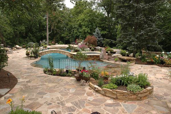 backyard with Tennessee Quartzite stone patio