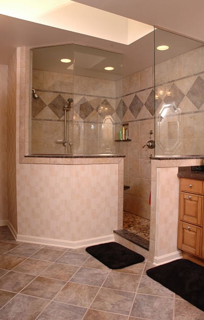 doorless walk-in shower with privacy knee wall