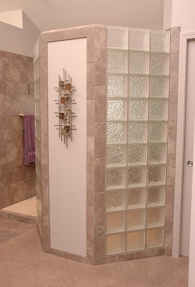 doorless walk-in shower with block glass privacy wall