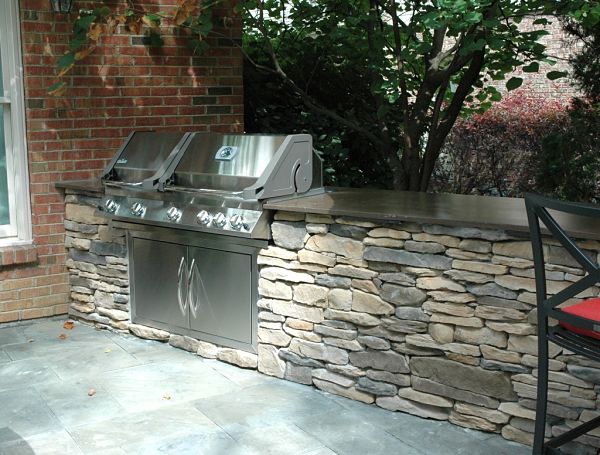 outdoor kitchen peninsula with dual fuel grill