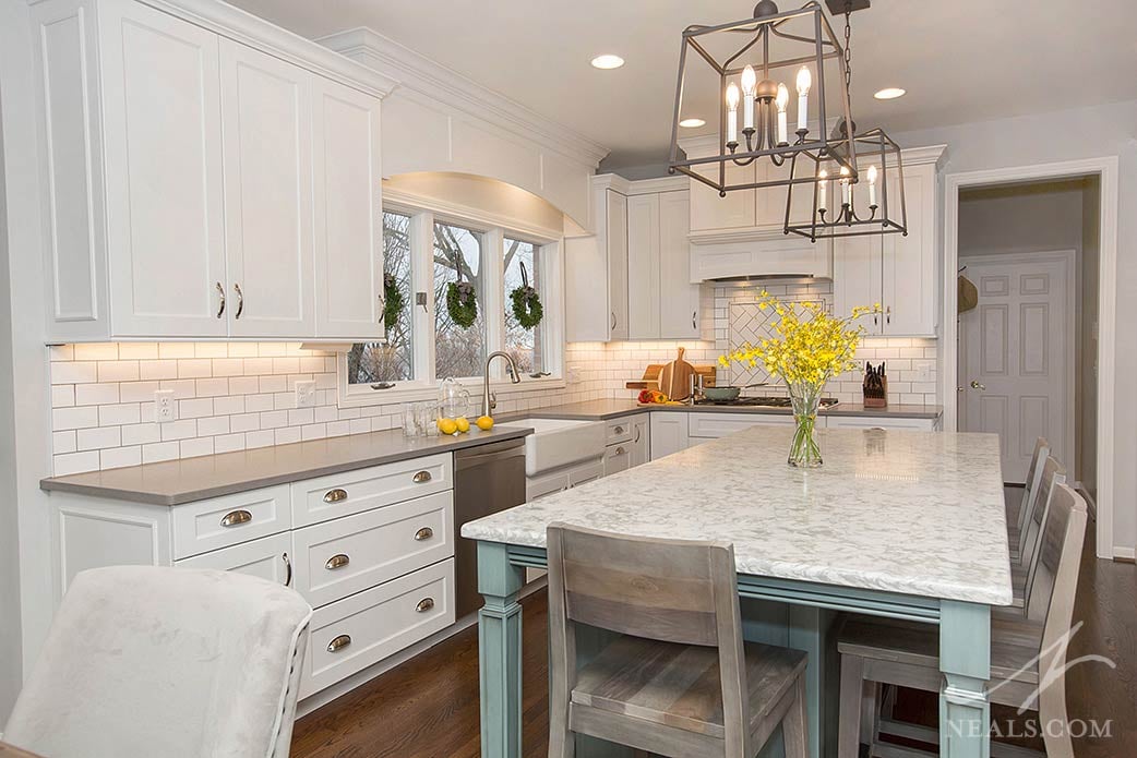 Transitional kitchen with white cabinetry