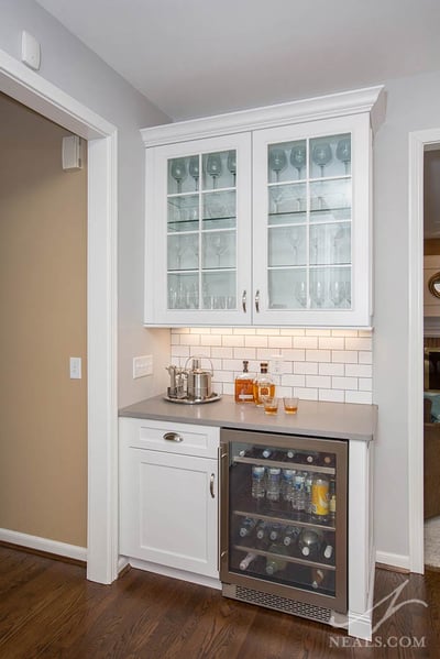 Transitional kitchen beverage bar