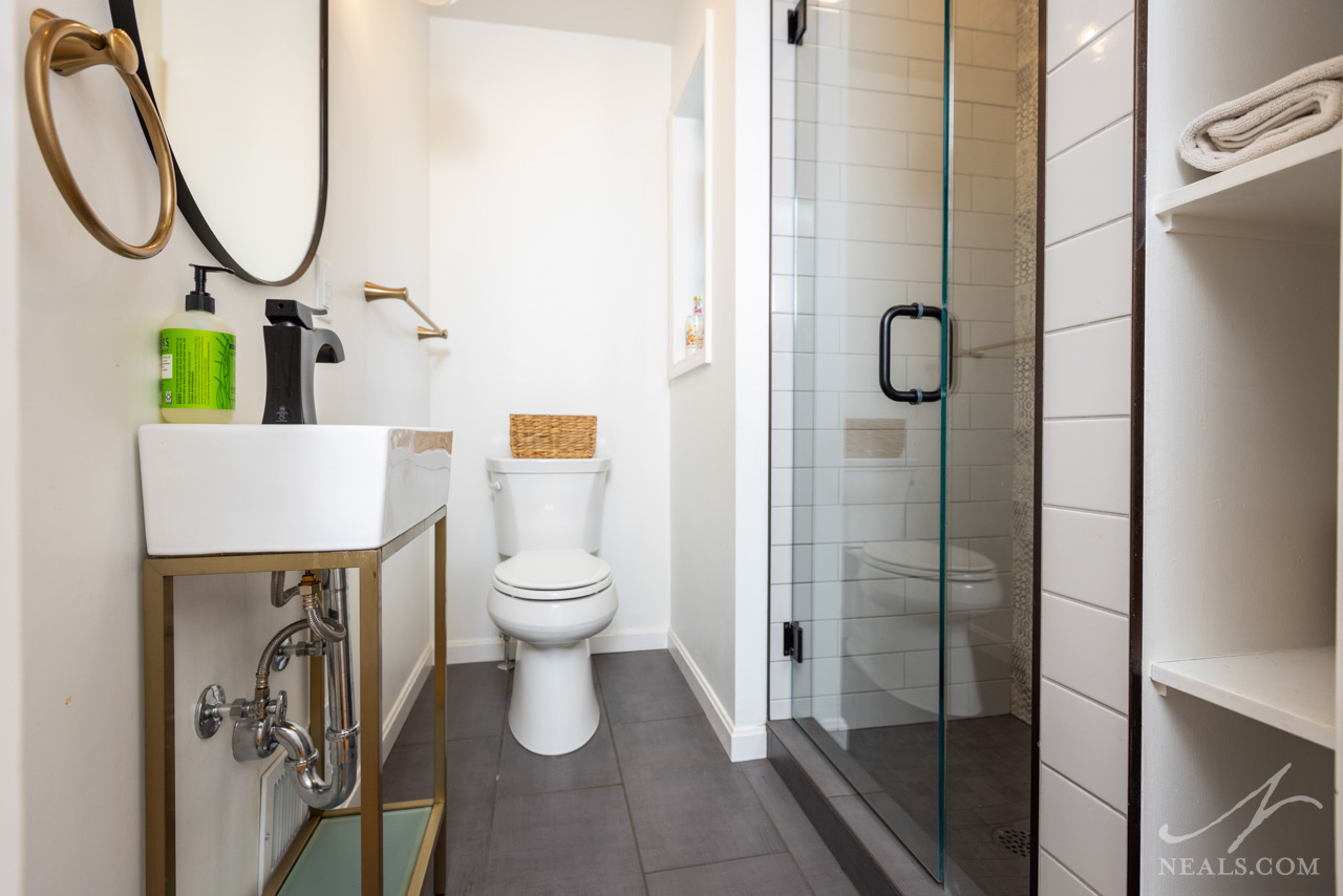 Maximizing Space in a Small Bathroom Remodel
