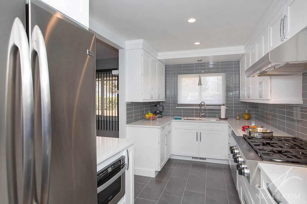 white contemporary kitchen