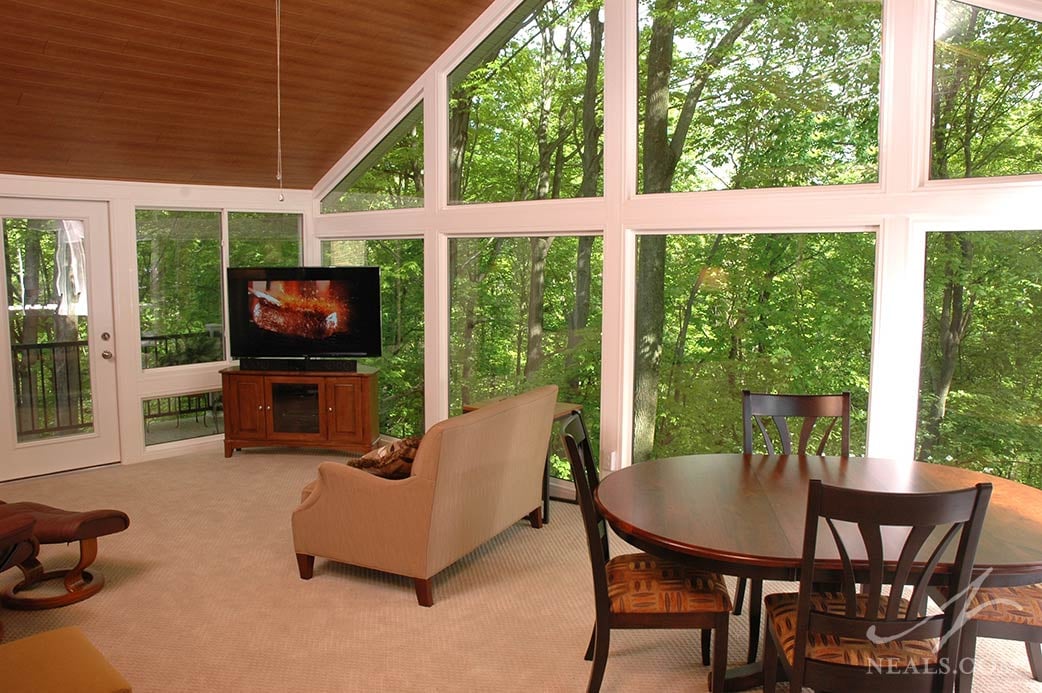 A carpeted floor was chosen to go with the living room function of this Western Hills sunroom.